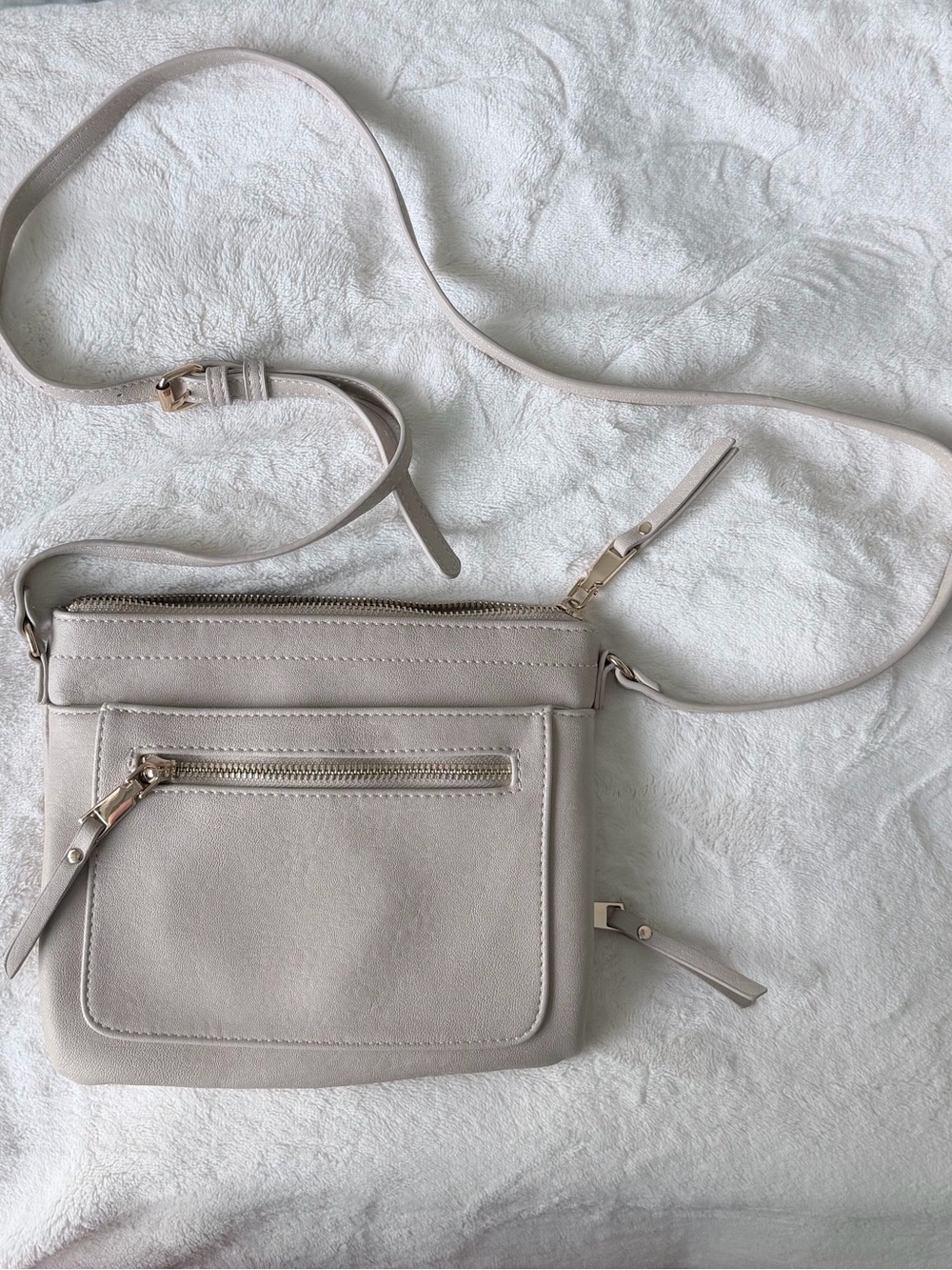 NWOT Faux Leather Crossbody Bag / Purse – Light Beige - Mystique